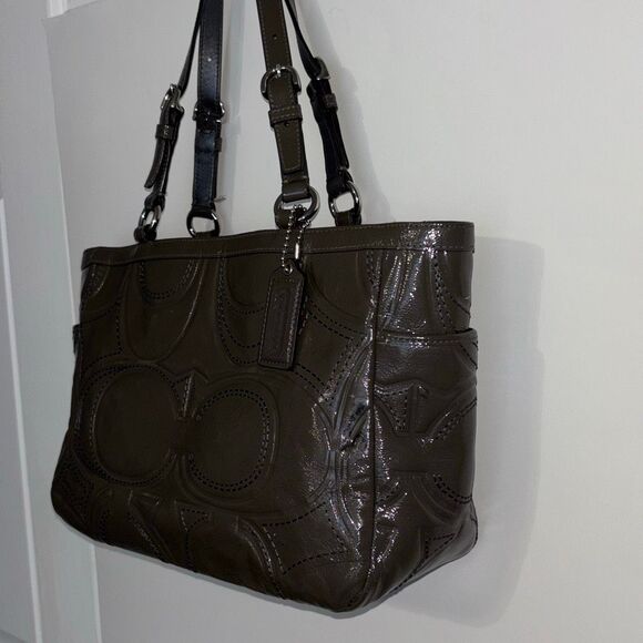 COACH F18326 Signature Gallery Stitch Patent C logo Leather Gray Tote Bag - Picture 4 of 14